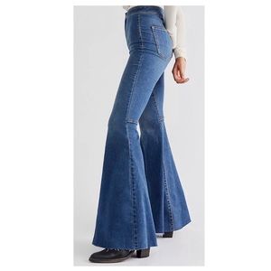 Free People ~ We The Free - Just Float On Flare Jeans - High Rise